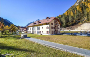2 Bedroom Awesome Apartment In Località Carbonin